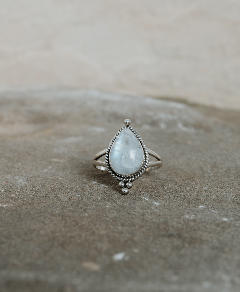 Lara Moonstone Ring Silver – Traveltales Jewelry
