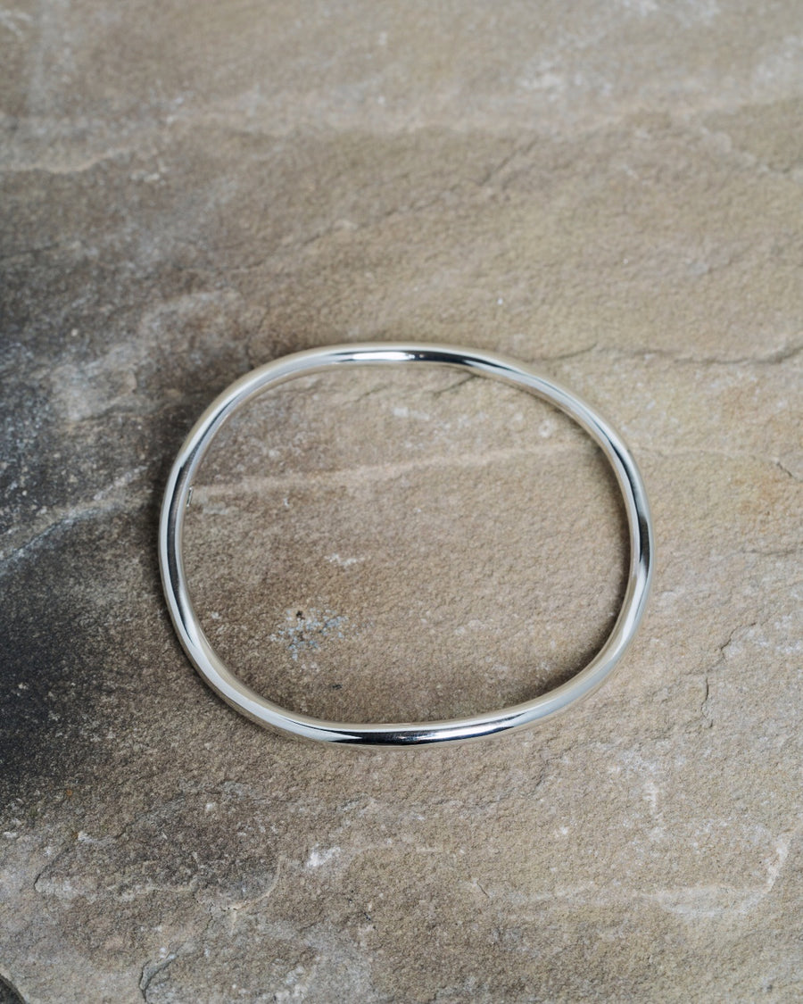 Curvy Bangle Silver