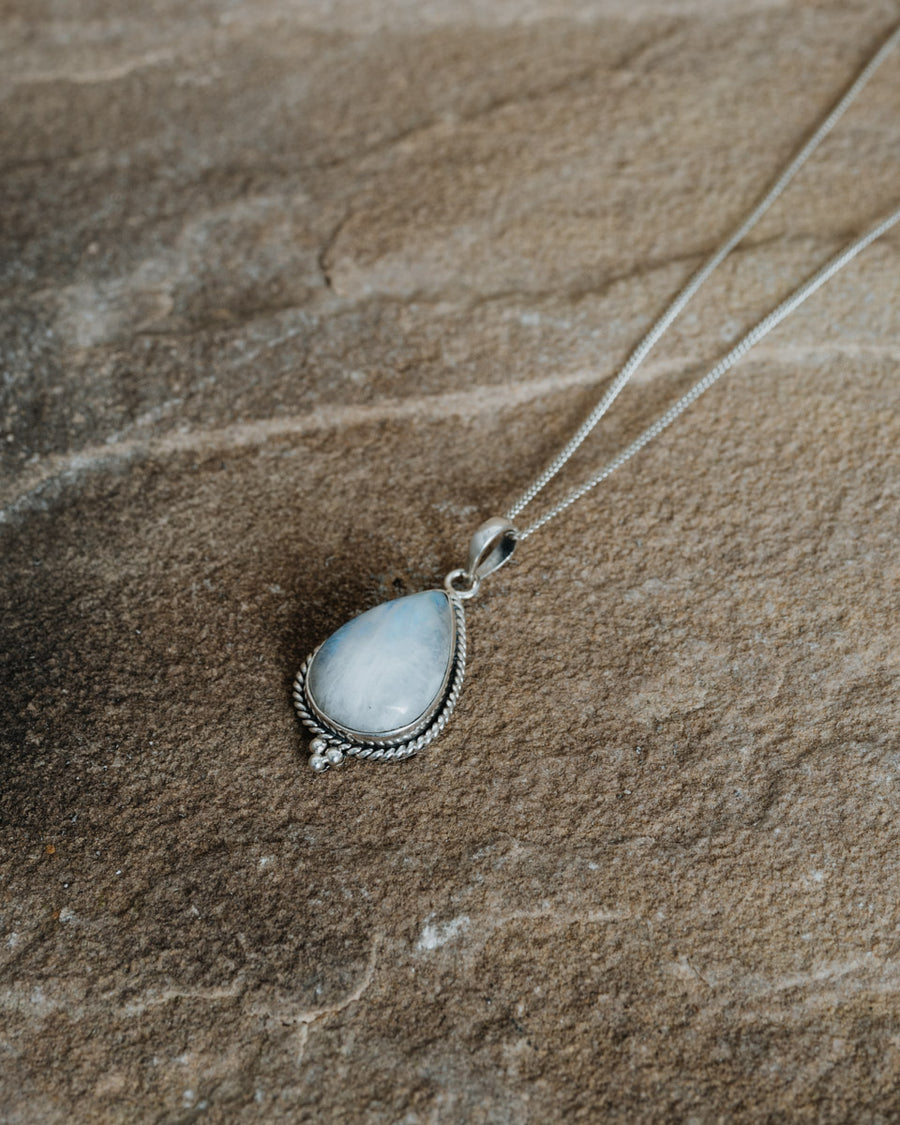 Lara Moonstone Necklace Silver