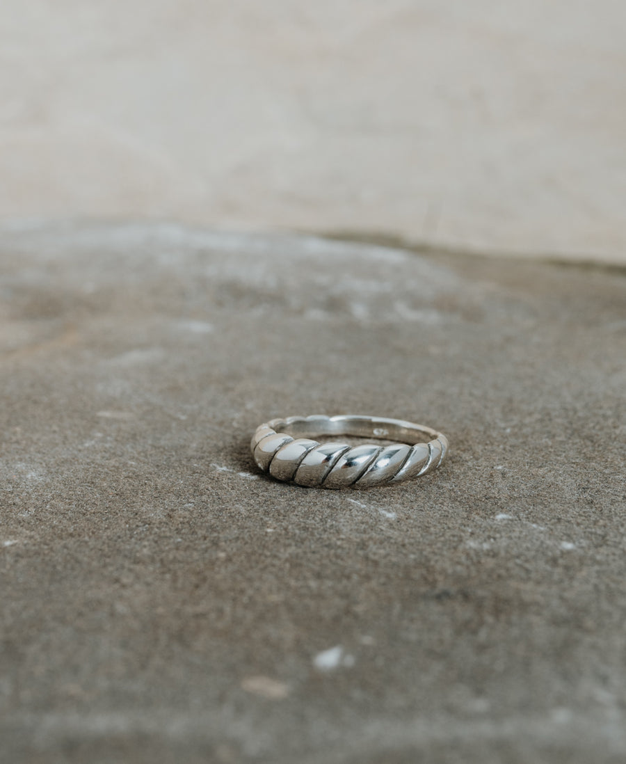 Little Croissant Ring Silver