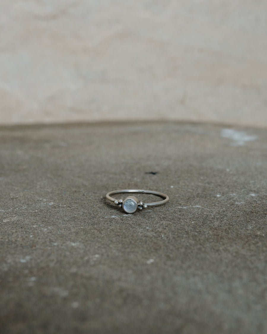 Little Moonstone Ring Silver